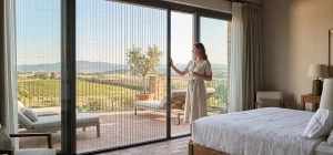 Zanzariere per hotellerie e locali pubblici: come migliorare l’esperienza dei tuoi ospiti