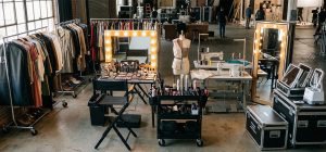 Come allestire un backstage perfetto: guida al noleggio attrezzature per eventi e produzioni